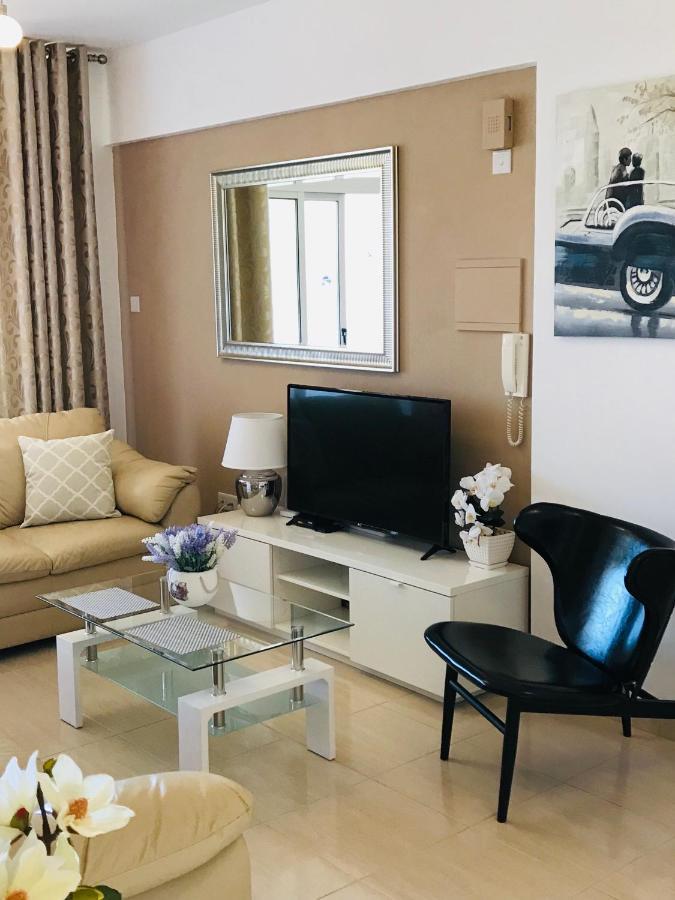 Pool Apartment Ларнака Екстериор снимка